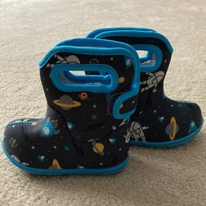 Bog boots with space print. Size 5.